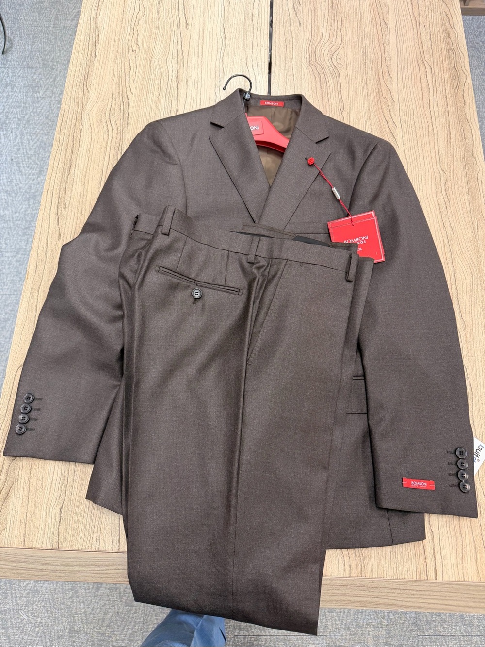Men's Brown Two-Piece Blazer Suit - Picture 3 of 4